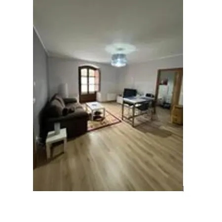 En Cue, Apartment *